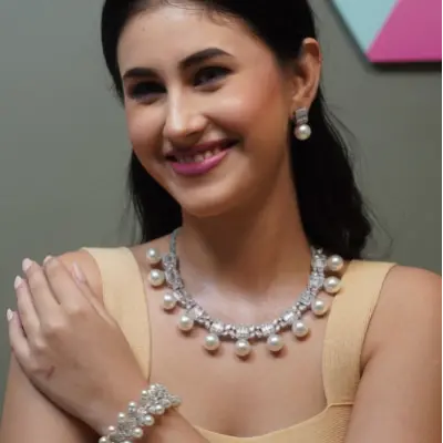Aveline Diamond Necklace with Oversized Pearls